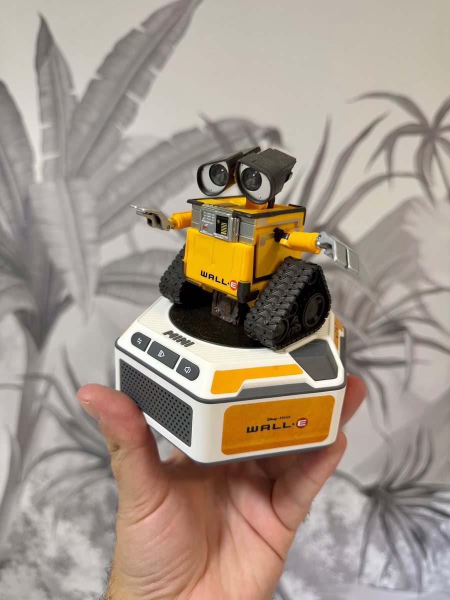 MikyAncona's tweet image. 🎉✨ “Scopri l’eccellenza robotica di Robosen: ora con il set da collezione ufficiale WALL‑E &amp;amp; EVE – tecnologia all’avanguardia + emozione Disney Pixar!” 🤖💖
#mikyancona #mikyanconatech #Robosen #WALLE #EVE #MiniRobot #TechCollectible #GadgetGeek #PixarFans @robosenofficial