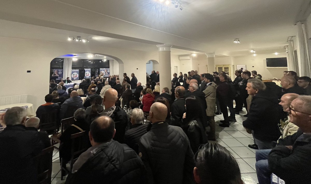 gasparripdl's tweet image. A #Trecase parliamo della Campania che vogliamo con una grande folla “azzurra” insieme a Martusciello, Silvestro e il candidato al consiglio regionale Librandi!