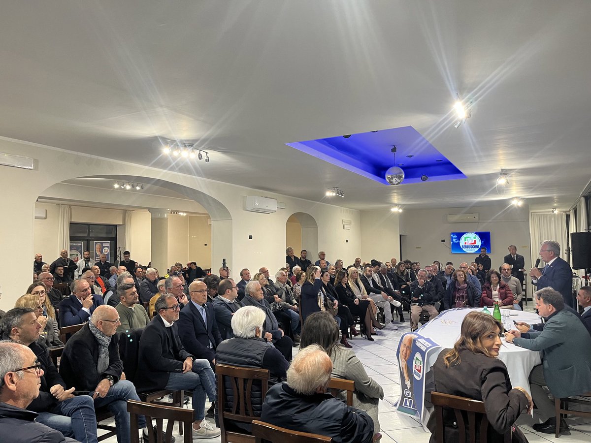 gasparripdl's tweet image. A #Trecase parliamo della Campania che vogliamo con una grande folla “azzurra” insieme a Martusciello, Silvestro e il candidato al consiglio regionale Librandi!
