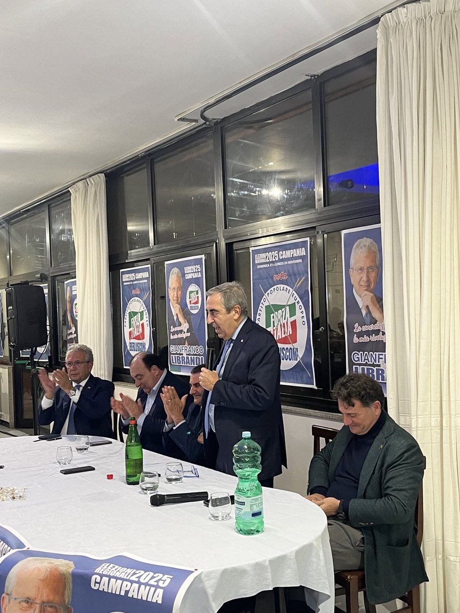 gasparripdl's tweet image. A #Trecase parliamo della Campania che vogliamo con una grande folla “azzurra” insieme a Martusciello, Silvestro e il candidato al consiglio regionale Librandi!