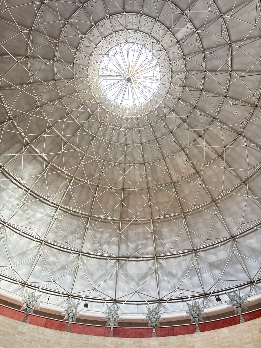 vetarcaraho's tweet image. Hoy he estado de nuevo en el Panteón de Sevilla Este, @_davidjimenez_ puede estar orgulloso, ni el de Roma. 

Por cierto, como cada año, seguimos pidiendo que el alcalde de Sevilla Este, como máxima autoridad, inaugure SICAB apareciendo en una cuádriga.