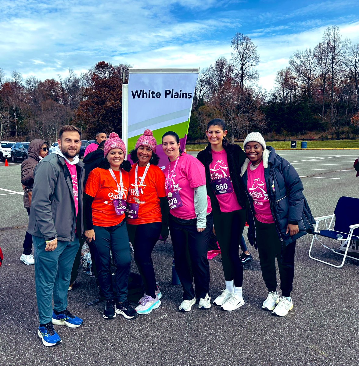 Ridgeway_WP's tweet photo. Girls on the Run crush the 5k this weekend!  #WPPROUD Fantastic show of support (Staff + parents + students = go White Plains!)

@DrJosephRicca 
@wplainsschools https://t.co/zXG7wH38wS