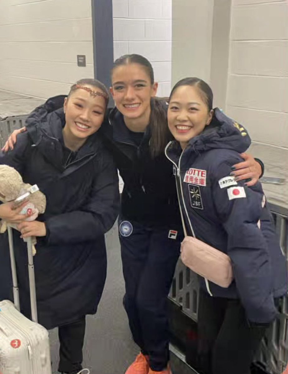 Hana Yoshida with Lara Naki Gutmann and Wakaba Higuchi at Skate America 🤍

📸 laranakigutmann

#HanaYoshida #吉田陽菜
