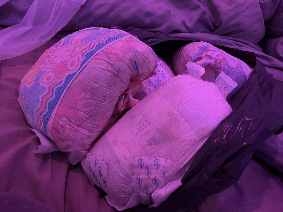 muskslutlola's tweet photo. ■►Who wants to take out this overflowing smelly pail of gamergirl diapers~ i trust you'll totally just take them straight to the garbage bins outside as usual and won't go out on a date with them instead
#ABDL https://t.co/lQQvHv6xZI