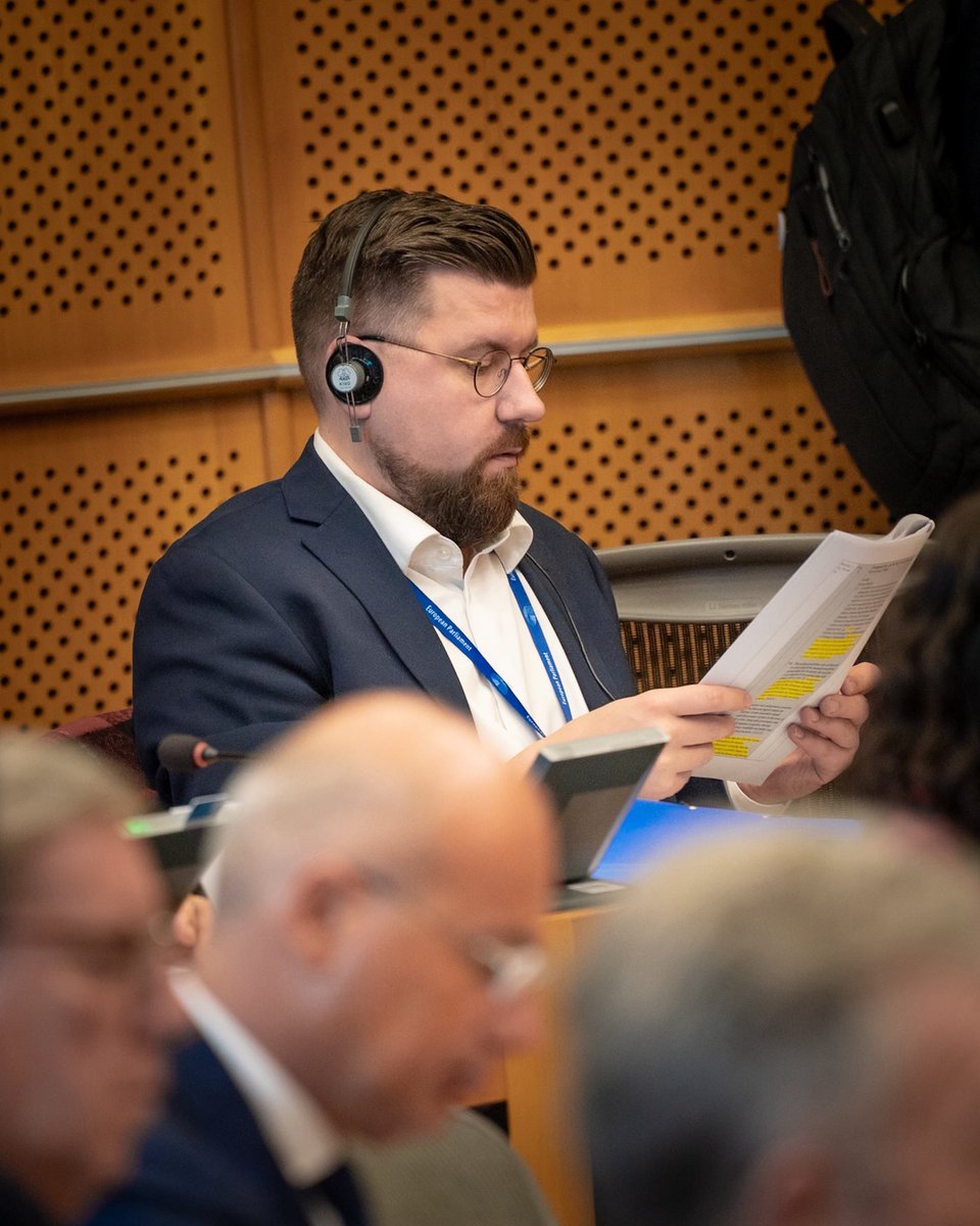 Tämä menee aivan överiksi.

Komissio ehdottaa maahanmuuttoon uuden pakollisen solidaarisuusmekanismin luomista. Kokoomus tukee.

Järki lähtee.

Tällä mekanismilla unioni pystyisi kiristämään jäsenmaitaan ottamaan turvapaikanhakijoita Etelä-Euroopan maista.

Mekanismiin