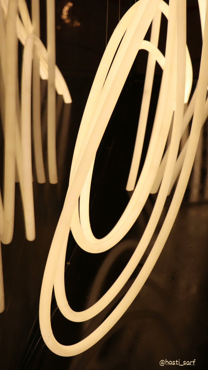 TehranDesignWeek
طراح خانم هستی صراف 
دانشگاه هنر ملی ایران
هفته دیزاین تهران 1404