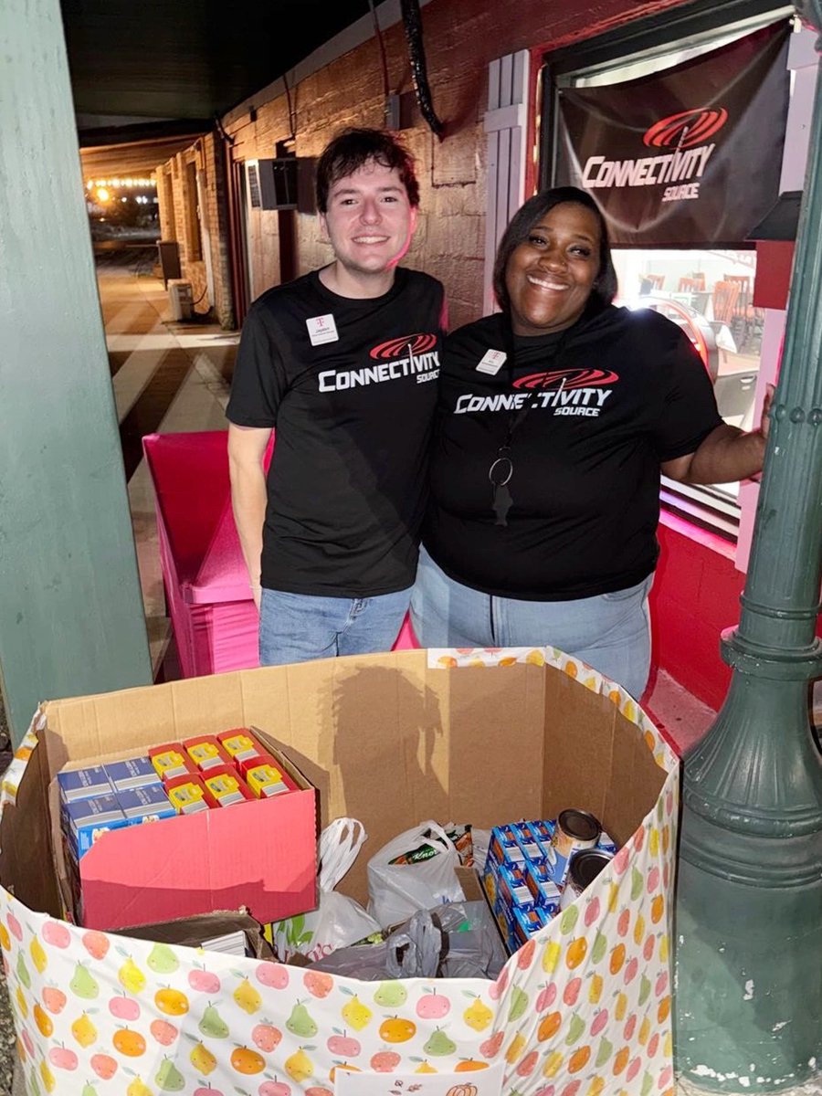 CSource_Tweets's tweet image. The Prairieville, LA team partnered with a local restaurant to host a community food drive to help those in need!

#CSGivesBack #CommunityStrong #FoodDrive #ShopSmall