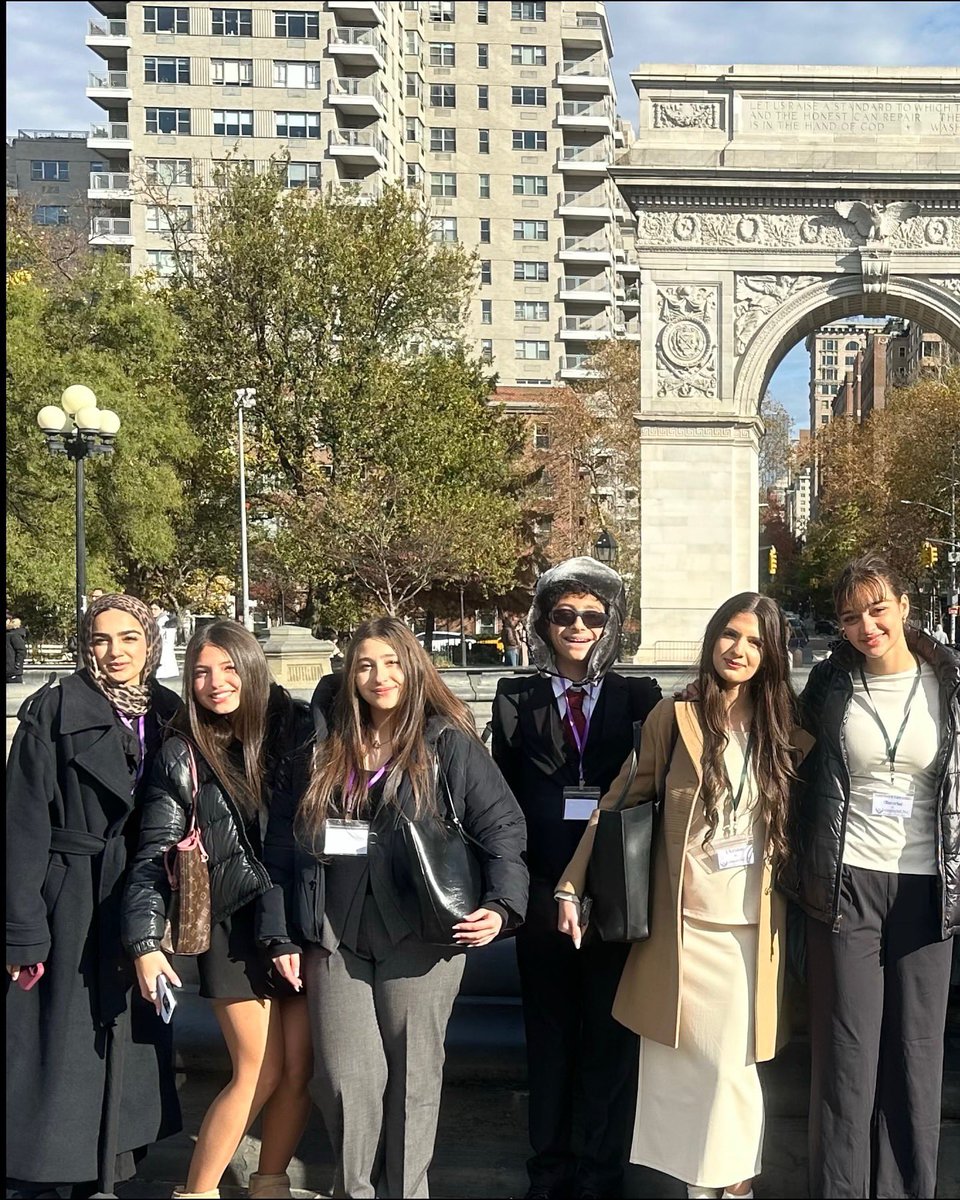 SuptCheng_CIOB's tweet image. Gaynor McCown Model UN delegates are going strong on Day 3 at Empire MUN. Students debated, built resolutions, and even teamed up with new friends from Morocco. One more day to go. #EmpireMUN #ModelUN @GaynorMcCownELS  @NYCSchools @DOEChancellor