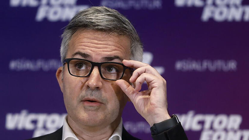 Bueno, viendo que se está REACTIVANDO las campañas electorales y este tío volverá a tocar los huevos: resucito mi formato de 2021.

No es de fiar. EL ENEMIGO ESTÁ EN CASA.