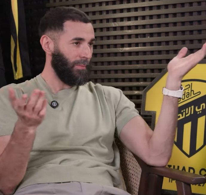 theMadridZone's tweet photo. 🗣️ Karim Benzema: “I gave a cold greeting to Cristiano Ronaldo? No, please. We spoke in the locker room before, we hugged. There's a lot of respect, we are fine. We don't need to show off anything in front of the TV.” @diarioas https://t.co/5X473JIg3G