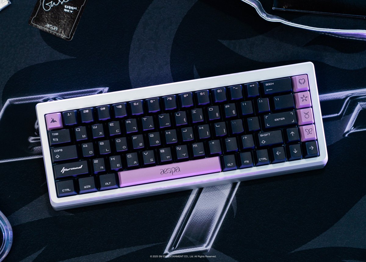 higround's tweet image. Introducing aespa x Higround. Enter KWANGYA.

1x Summit 65+ Keyboard
1x Basecamp 96+ Keyboard
1x Basecamp 75+ Keyboard
1x 75% Keycap Set
3x XL Control Mousepads

@aespa_official x Higround
Available 11/21 12PM PT