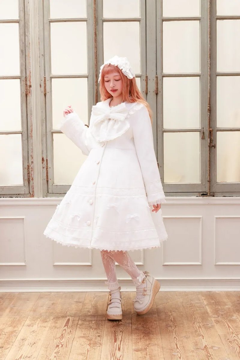 極美品✨ 近年 インゲボルグ スプリングコート ピコフリル ギャザー リボン 🎄IKSPIARI CHRISTMAS🧣 ＼ 2F axes femme POETIQUEのおすすめグッズ