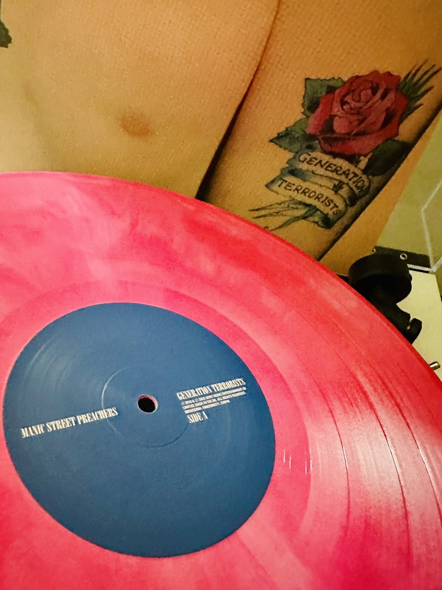 iainlstevens's tweet photo. 🎶🎶🎶
A stunning debut album😍
#manicstreetpreachers #generationterrorists
#colouredvinyl https://t.co/laasVQpTj9