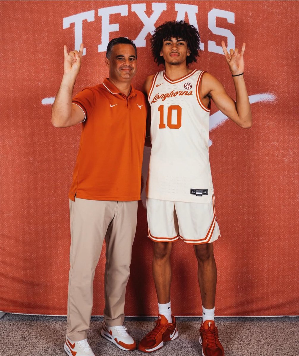JamieShaw5's tweet photo. 💥 Sean Miller lands his first top-25 recruit at Texas.

4⭐️ Austin Goosby commits to the Longhorns — what will he bring to Austin? 👀

[FULL BREAKDOWN] 👉 https://t.co/ifOYgssuNR https://t.co/16lW5amACY