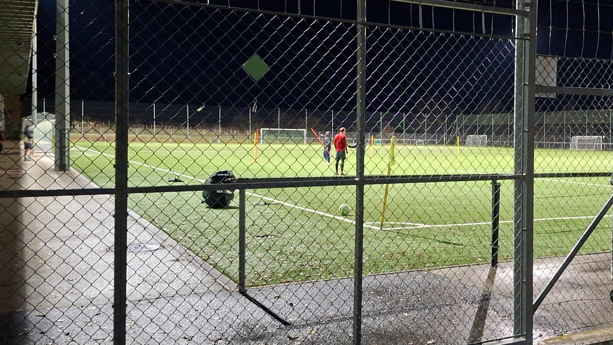 Kane_B_Official's tweet photo. 放課後にサッカーした⚽️
学生なのでね。 https://t.co/n1afxlOOjq