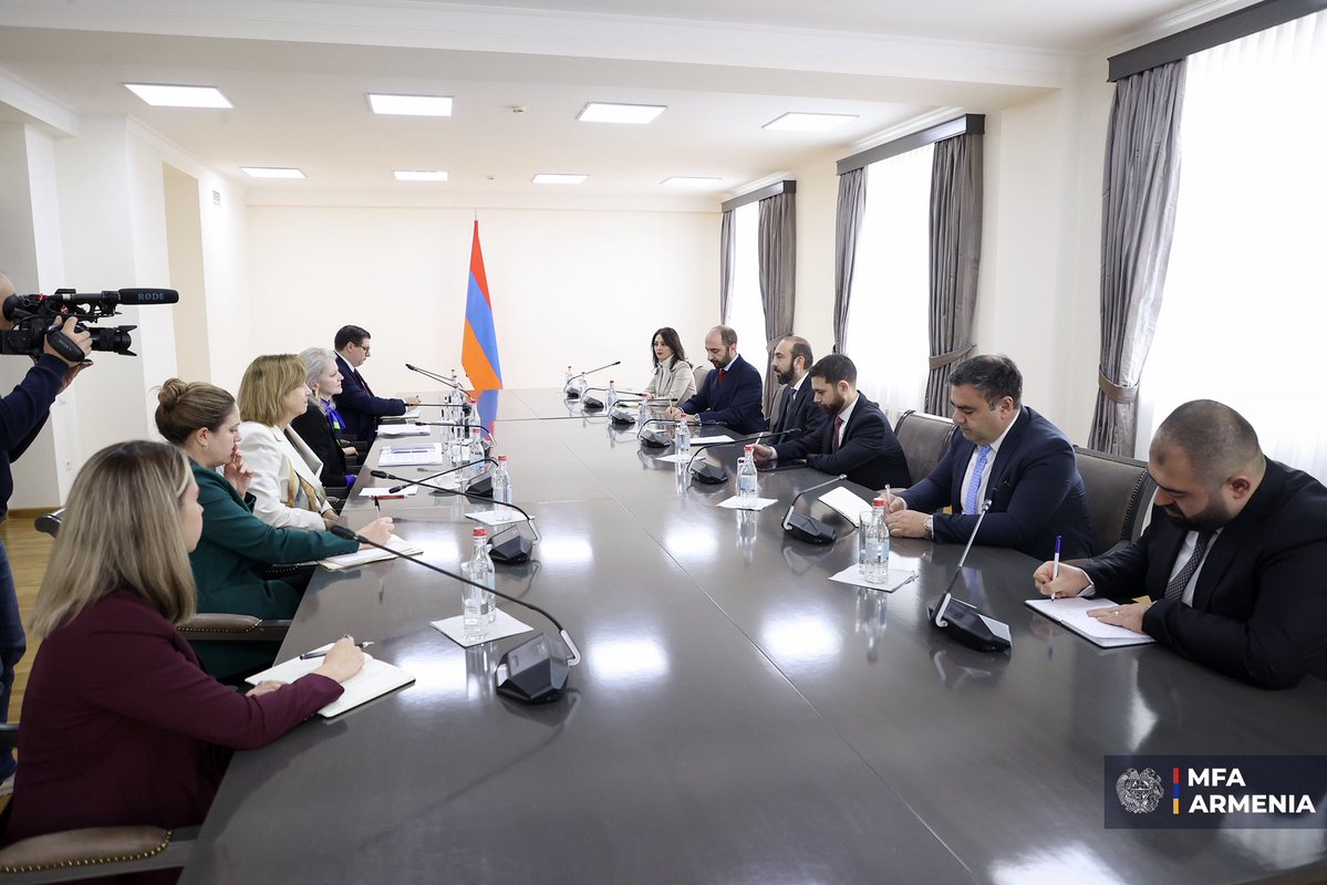 AraratMirzoyan's tweet image. Glad to meet @UnderSecStateP Allison Hooker in Yerevan.

Noted with satisfaction the active dynamics aimed at expanding 🇦🇲-🇺🇸 agenda, enriching our strategic partnership with new content &amp;amp; concrete initiatives, as well as the continued U.S. engagement in the consistent…