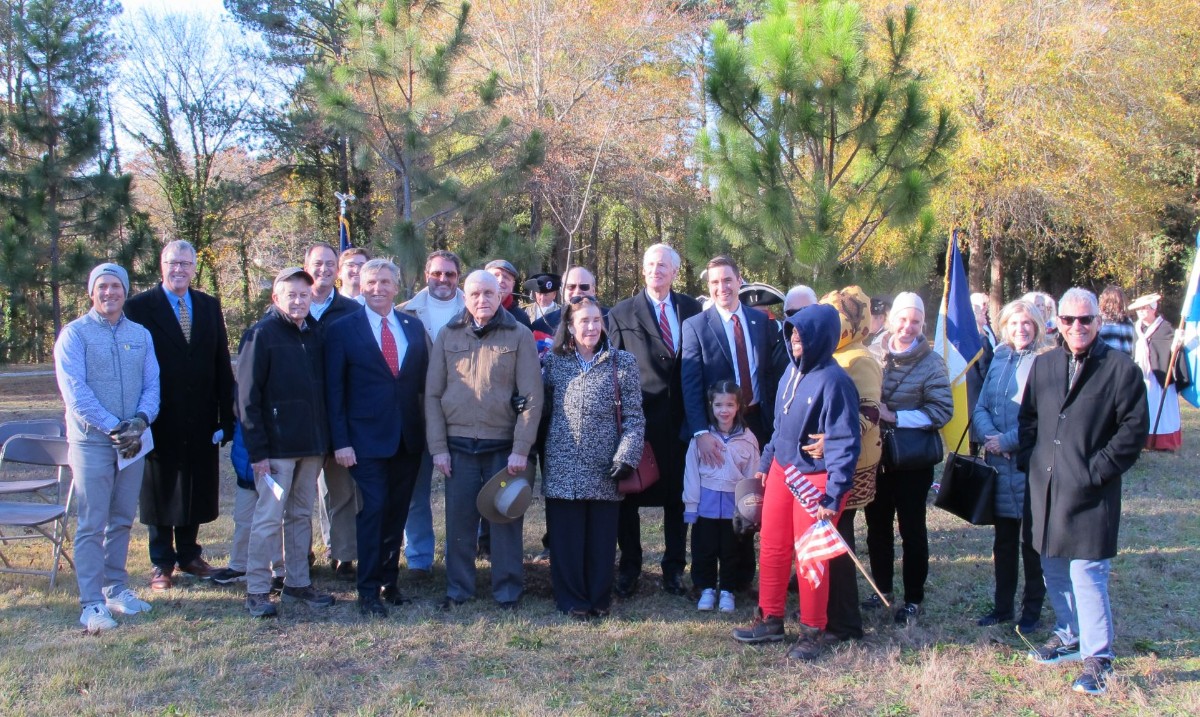 NorthStateBank's tweet image. Market President 𝗛𝗮𝗿𝗿𝘆𝘀𝗼𝗻 𝗧𝘂𝗿𝗻𝗲𝗿, who also serves as President of the Rotary Club of Raleigh, is leading North State Bank’s participation in the America 250 Oak City Tree Campaign.
