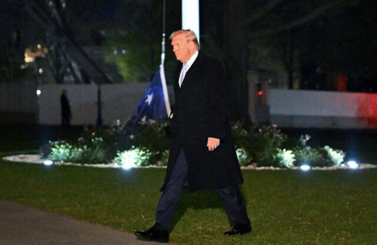 This_Will_Hold's tweet photo. Everything about this country’s current timeline summed up in one photograph.

#fallenstate https://t.co/eMnJSUGMkh