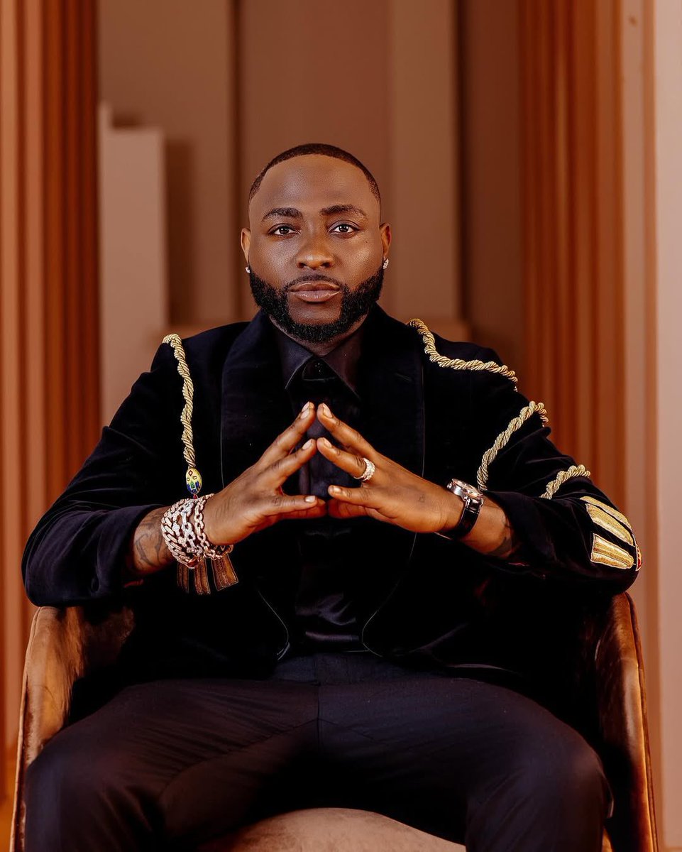 khamacho_7's tweet image. It’s more than music, it’s family! Davido getting the love he deserves from his new signee. ❤️🔥 #OBO #LegendEnergy"@davido