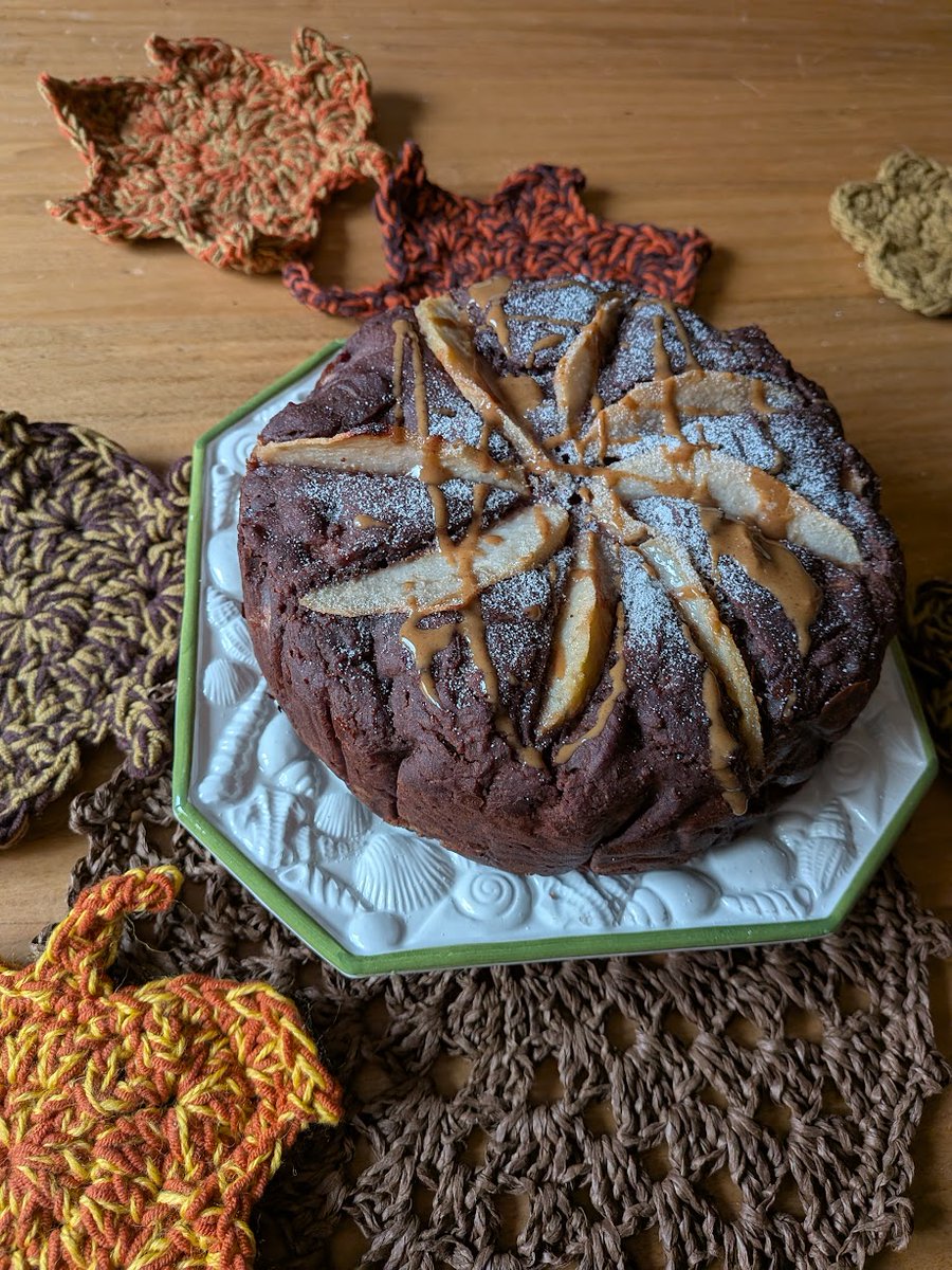 This delicious vegan pear-and-chocolate cake that my wife made won't last long... 😋