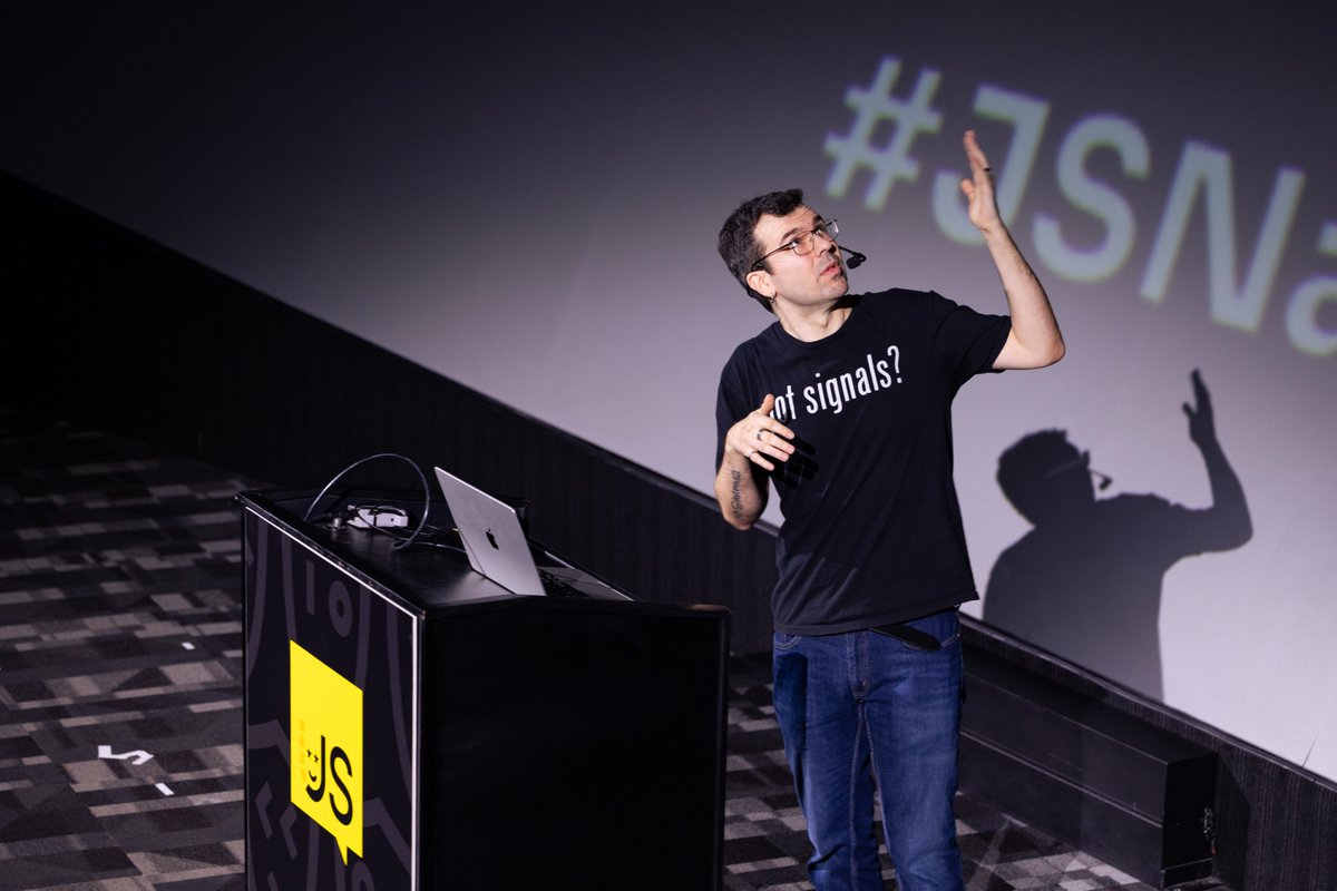 thejsnation's tweet image. .@RyanCarniato on the #JSNationUS stage💛