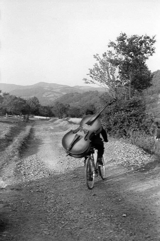 “Lo que sea que estés destinado a hacer, hazlo ahora. Las condiciones son siempre imposibles".
Doris Lessing
📷Henri Cartier-Bresson
