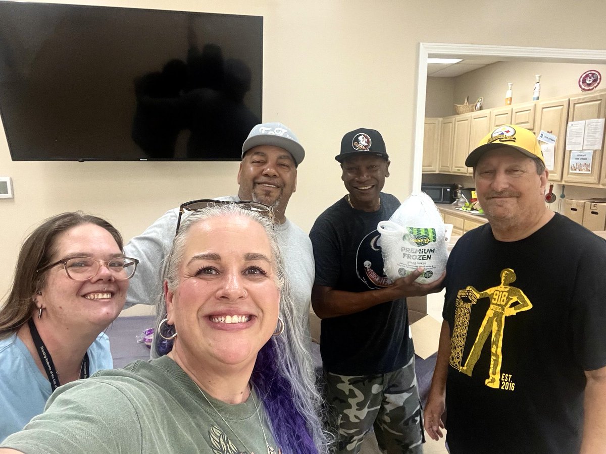 We want to give a huge THANK YOU to Albert Henderson for donating 30 Thanksgiving meals to our Parkview Terrace tenants and to the wonderful Steeler Nation Club of Tulsa for teaming up with him to deliver them! 🍗🍽️ 
We couldn't be more grateful for your kindness! 🫂