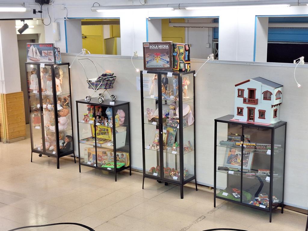 Magnífica exposició JOGUINES ANTIGUES I HISTÒRIQUES al <a href="/CCTrinitatVella/">CC Trinitat Vella</a>. #TrinitatVella 
Promoguda per l'Associació per a la Recerca i Divulgació de la Memòria Històrica de Trinitat Vella.
🗓 Fins el 29/11.
➡️ Més informació:
ajuntament.barcelona.cat/ccivics/trinit…