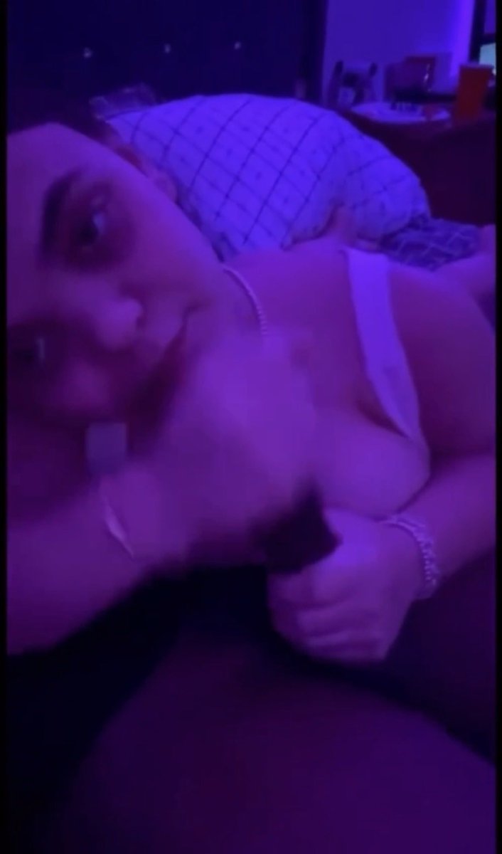comfyqueen001's tweet photo. deleting in 10 hours but whoever Iikes ❤️, 
Reposts 🔁 and say hi 👋 gets this exclusive insane BLOWJOB 🍆 vid in dms ;) https://t.co/zx24elB5t0