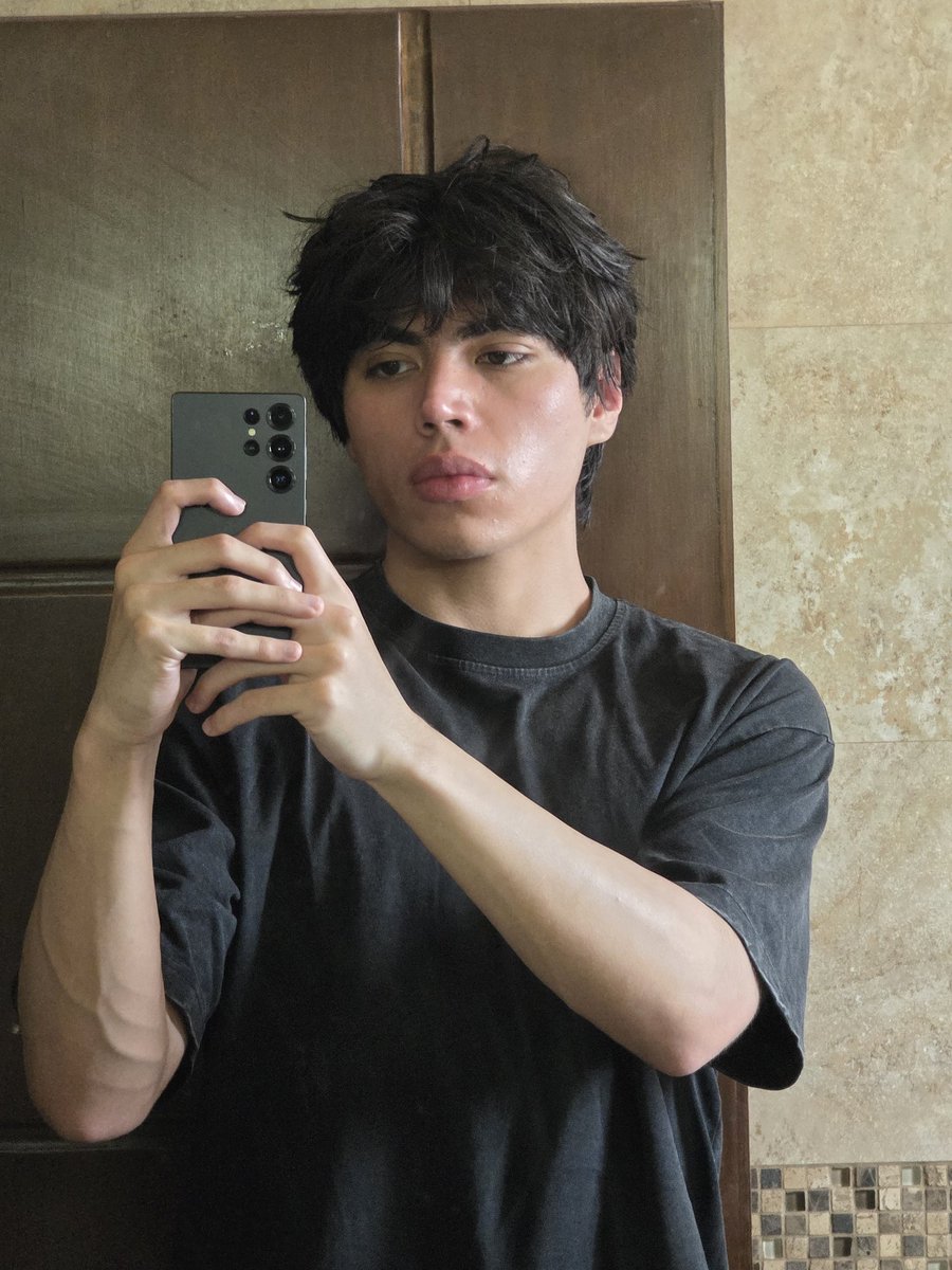 24 years old still never had a gf ngl i give up might switch teams