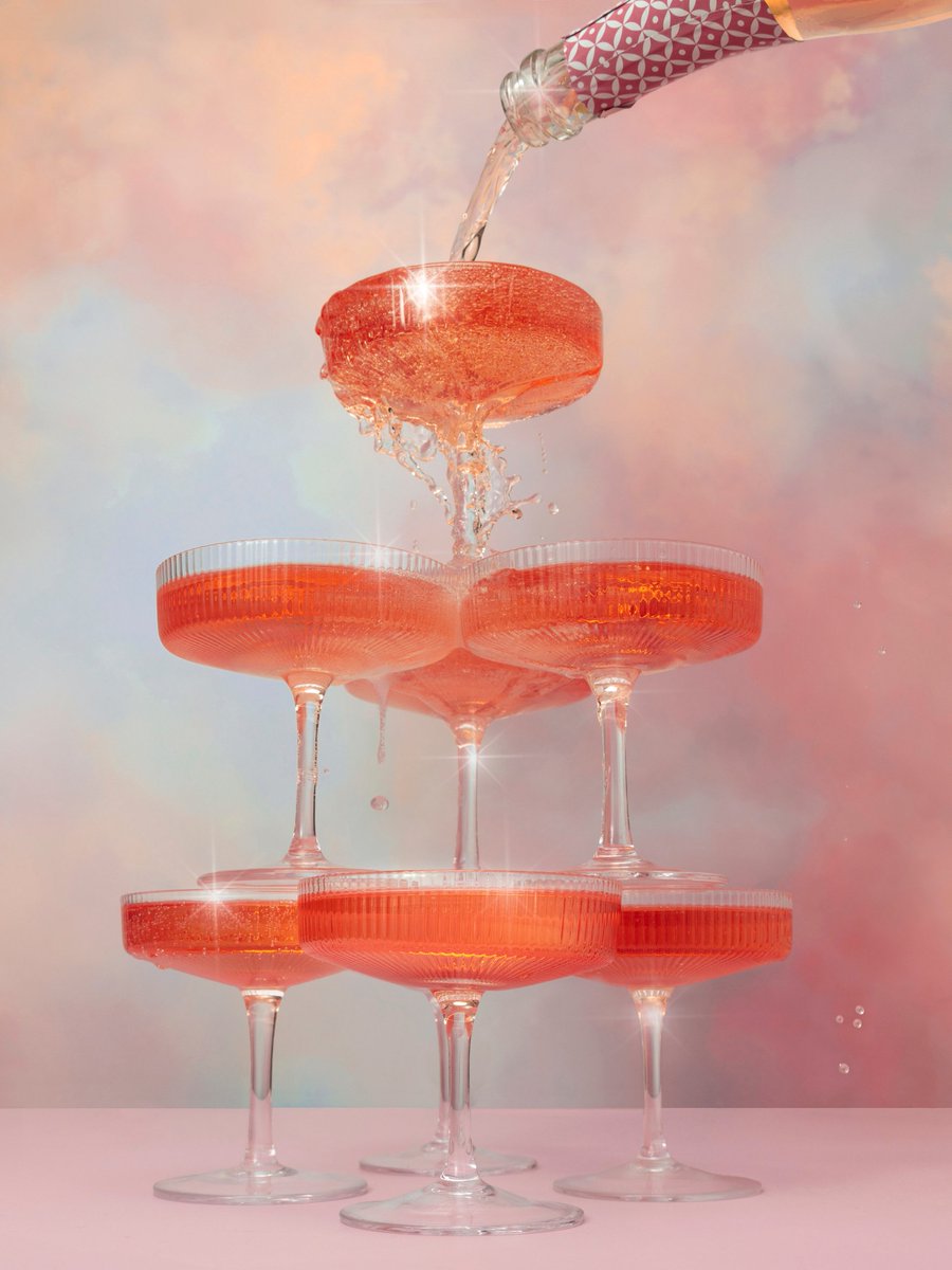 Spreading sweetness one glass of wine 💖 Happy World Kindness Day! #ThatsMyJam