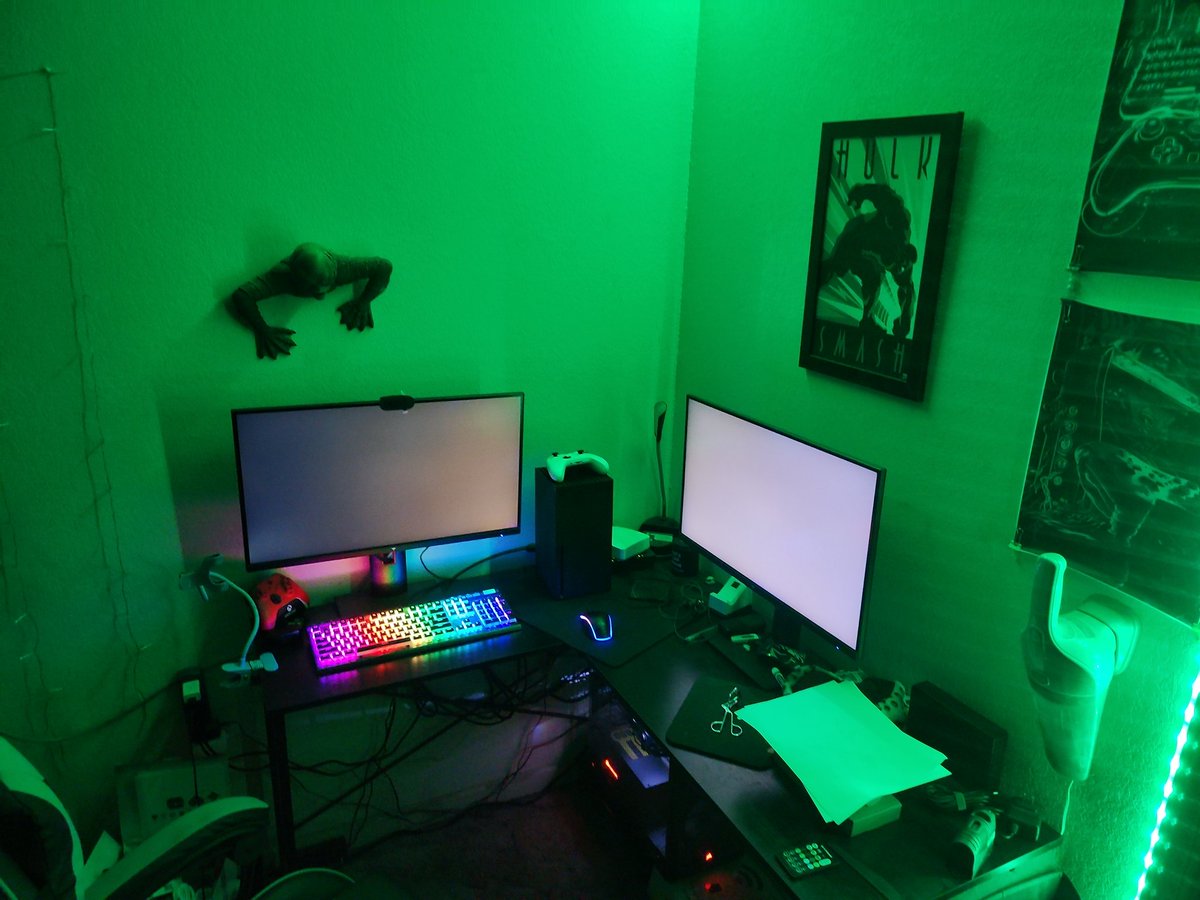 tree_loc's tweet image. This is where I wanna be, not stuck at work. Someone come save me 😭😭😭 #WorkFlow #9to5 #TreeLocGaming #IDontWantToAdult