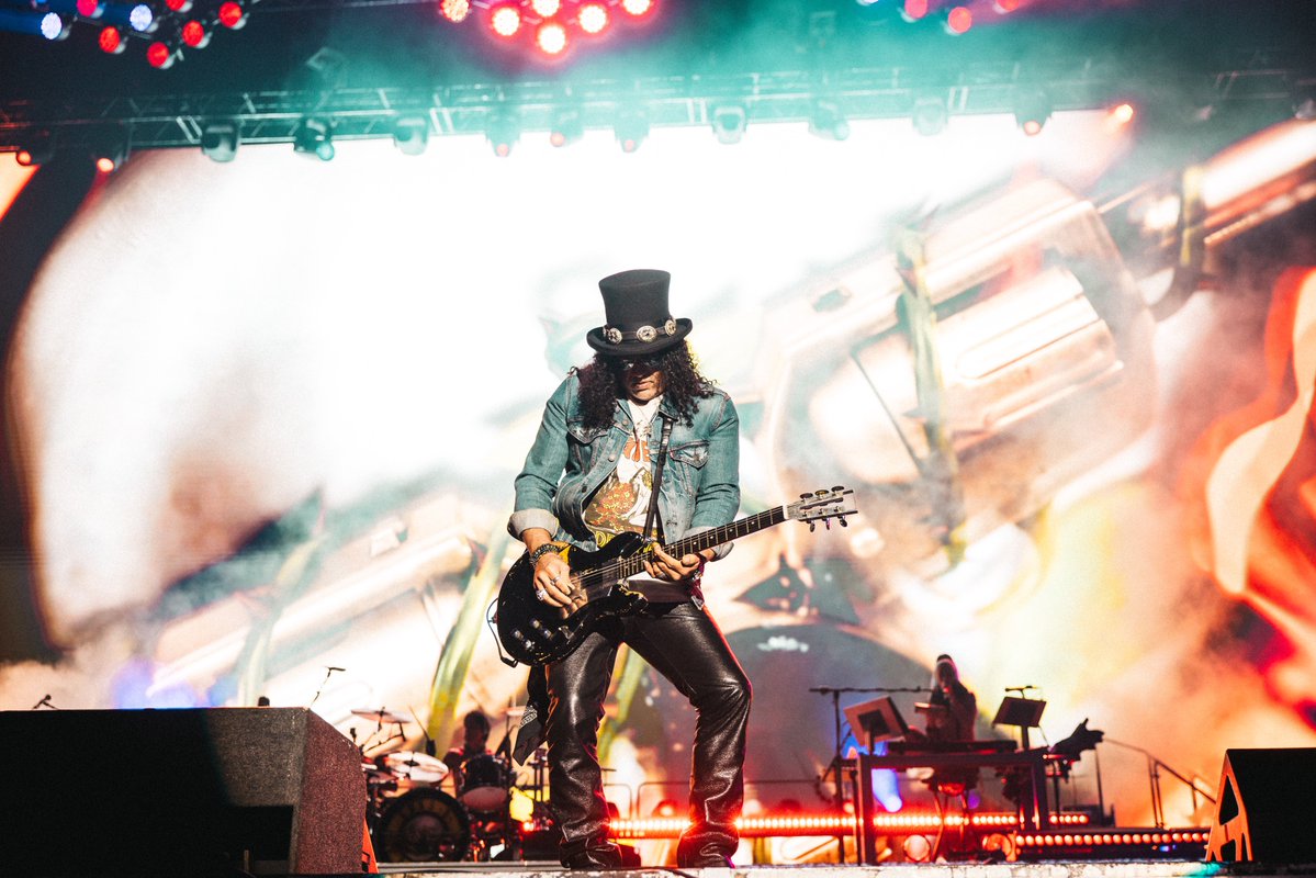 gunsnroses's tweet image. Santiago has always been a special place for us. This night was no exception! Thank you, Gunners. 🇨🇱