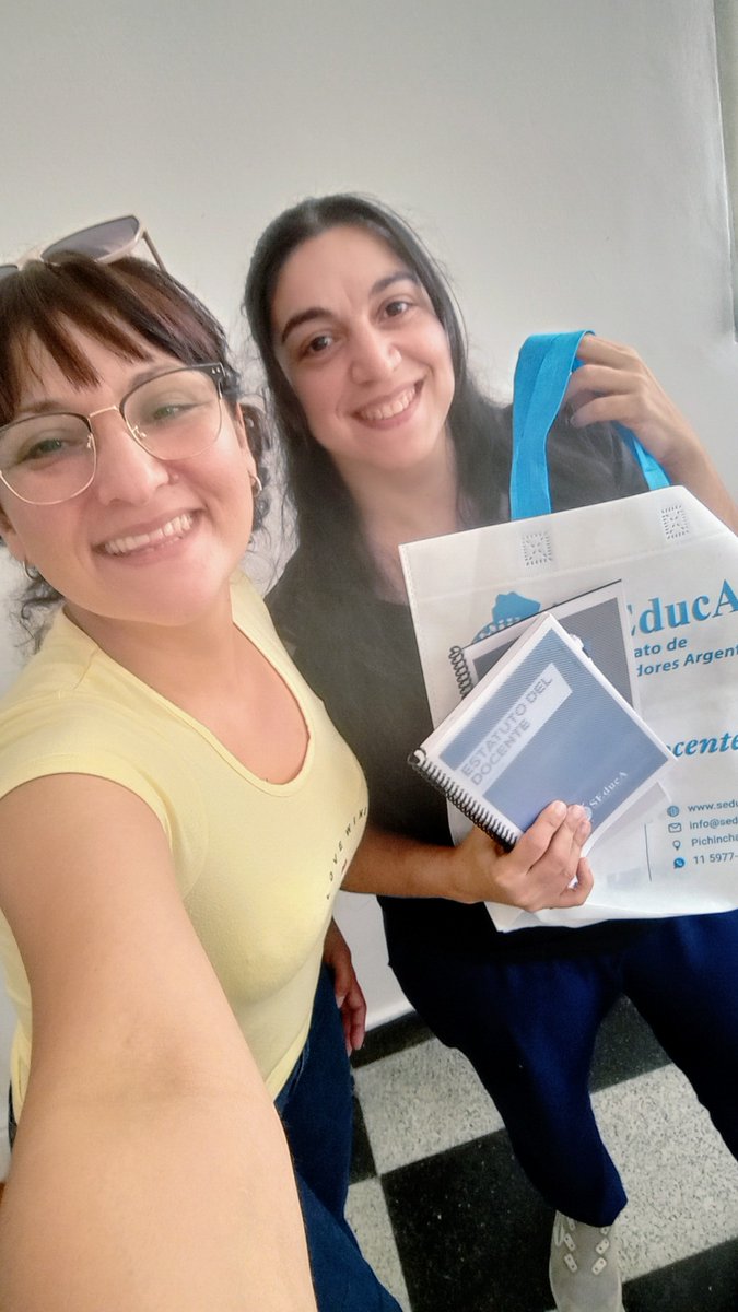 Seguimos recorriendo las escuelas y visitando docentes hasta el último día: siempre cerca y a disposición de sus necesidades.

#SEducA #JuntoAlDocente