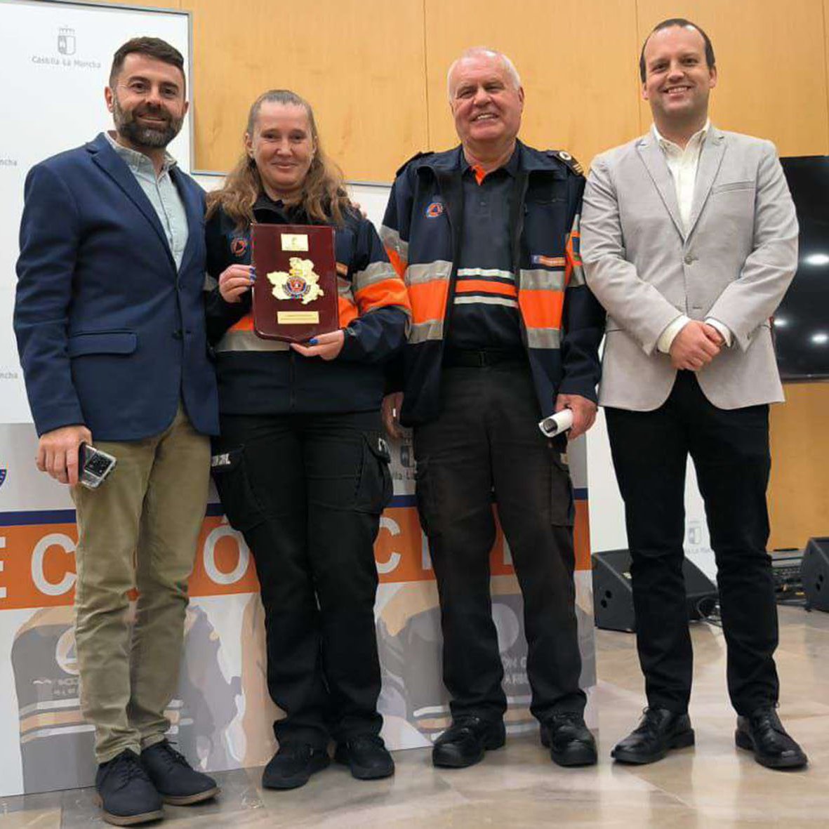 LA AGRUPACIÓN DE CABANILLAS RECIBE LA PLACA DE PROTECCIÓN CIVIL EN CASTILLA-LA MANCHA

<a href="/ProteCabanillas/">P.C. Cabanillas</a> recibió este lunes la Placa de Protección Civil concedida por el <a href="/gobjccm/">Gobierno de Castilla-La Mancha</a>, en un acto presidido por el viceconsejero <a href="/eroblesg1972/">Eusebio Robles (Use)</a>

aytocabanillas.org/la-agrupacion-…
