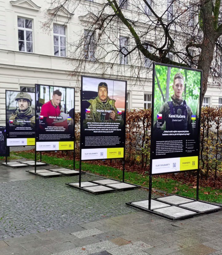 Zlín dnes pripomenul českých hrdinov, ktorí bojovali za Ukrajinu a položili životy za slobodu nás všetkých.❤️🇨🇿🤝🇺🇦

Sláva Ukrajine! Hrdinom sláva!