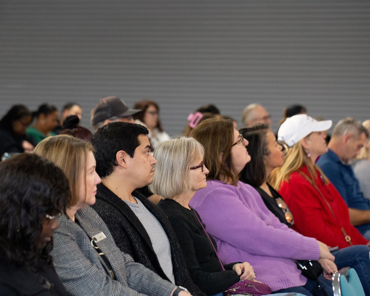 RepRashida's tweet image. Loved having @RepBeccaB in Michigan this weekend. Engaging our communities right now is critical. Thank you to all who joined us in Macomb County for a town hall to discuss what’s at stake and let Michiganders know that we will not let Republicans get away with betraying our…
