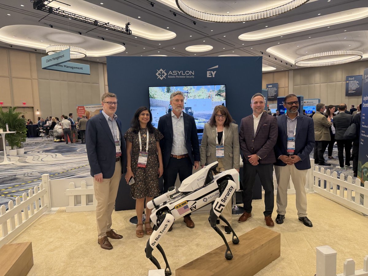 asylonrobotics's tweet image. In October at #GuidewireConnections2025, our DroneDog met with people across the insurance industry, including Guidewire CEO Mike Rosenbaum, to explore how robotic security is shaping the future of risk management. #RoboticSecurity #FutureOfRisk #Insurtech #SecurityInnovation