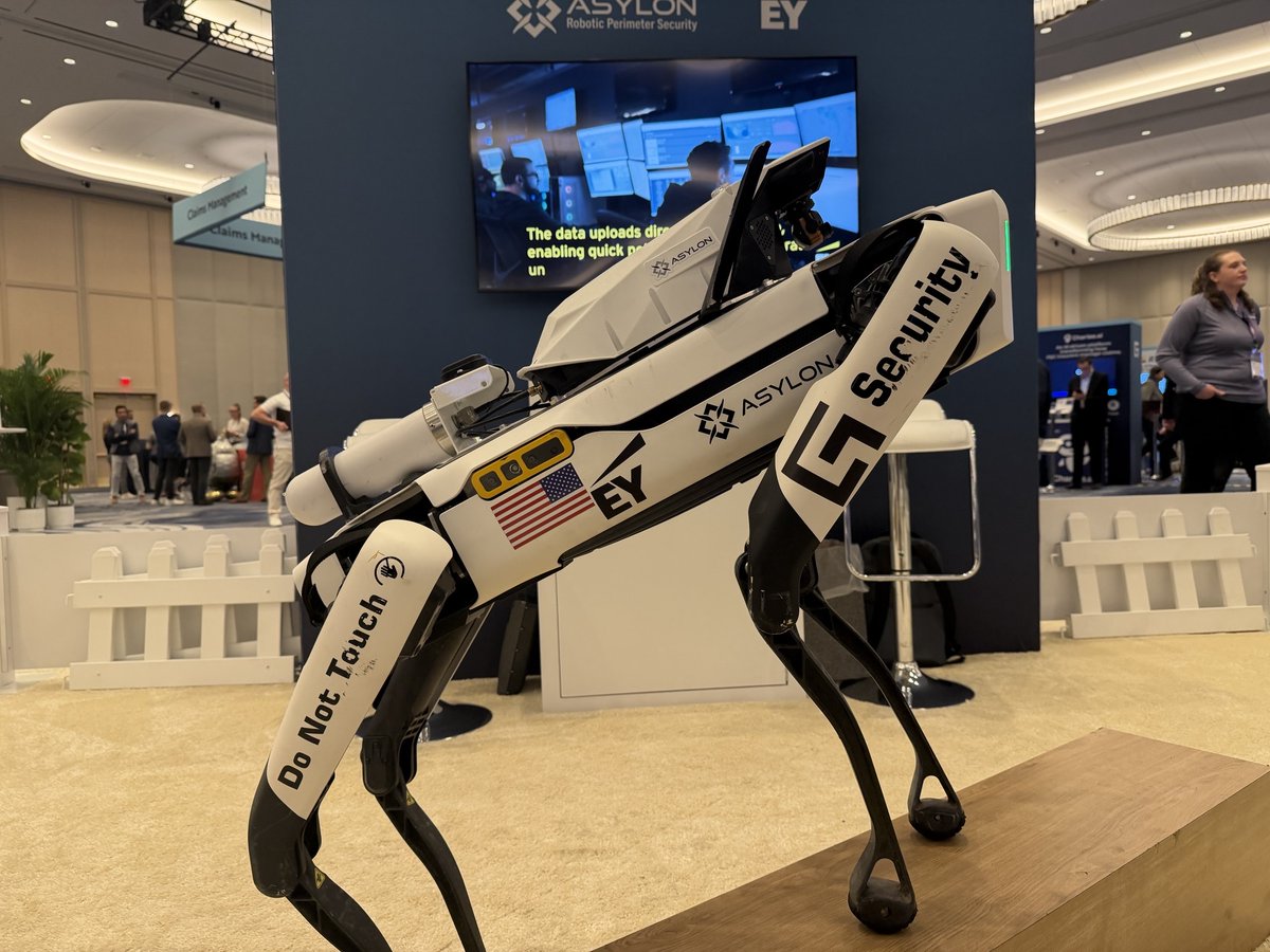 asylonrobotics's tweet image. In October at #GuidewireConnections2025, our DroneDog met with people across the insurance industry, including Guidewire CEO Mike Rosenbaum, to explore how robotic security is shaping the future of risk management. #RoboticSecurity #FutureOfRisk #Insurtech #SecurityInnovation