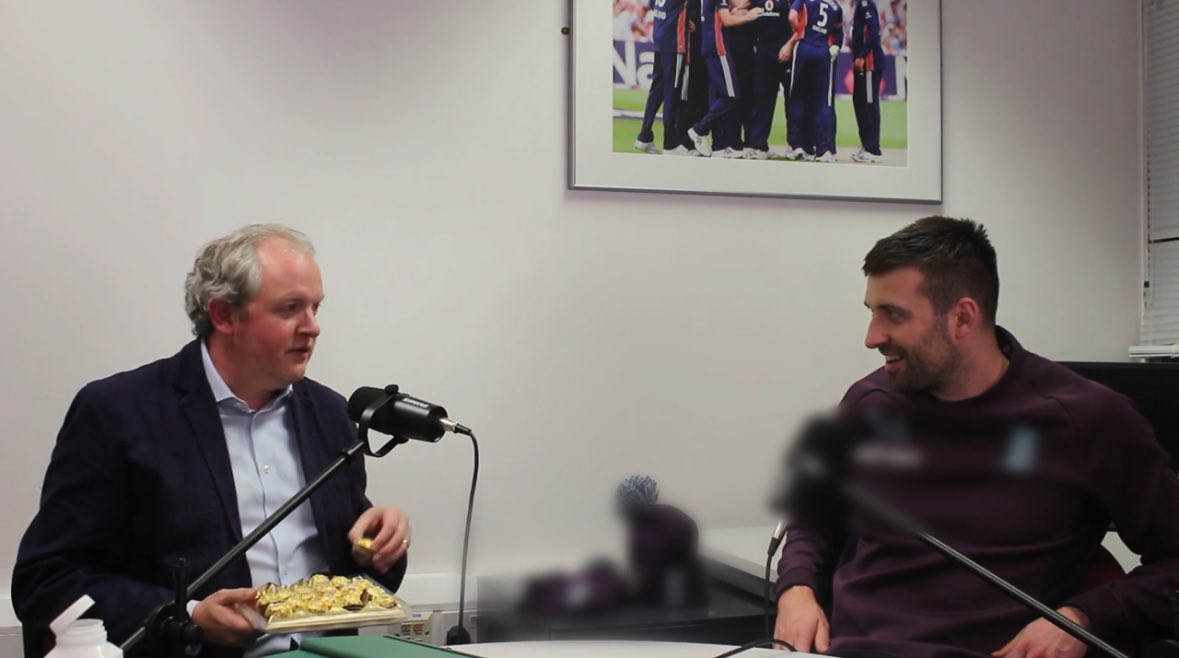 Middle Please, Umpire tweet media