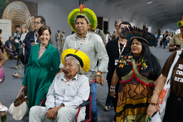 MongabayLatam's tweet photo. “Para que esta COP latinoamericana marque una nueva era en la acción climática, necesitamos el protagonismo real de quienes contribuyen con soluciones. Estamos hablando de los pueblos indígenas, de las comunidades locales”, señala González. 7/7 https://t.co/N3VO1b6QsH https://t.co/HBoxW8NK1w