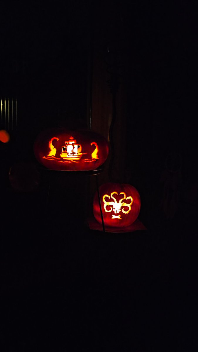 StonyNL's tweet photo. Ahoy! Little late but this year's  pumpkin carving: Lord Guardian and Kraken galleon attack!

#bemorepirate #SeaOfThieves @SeaOfThieves https://t.co/p0ppVz3uo5