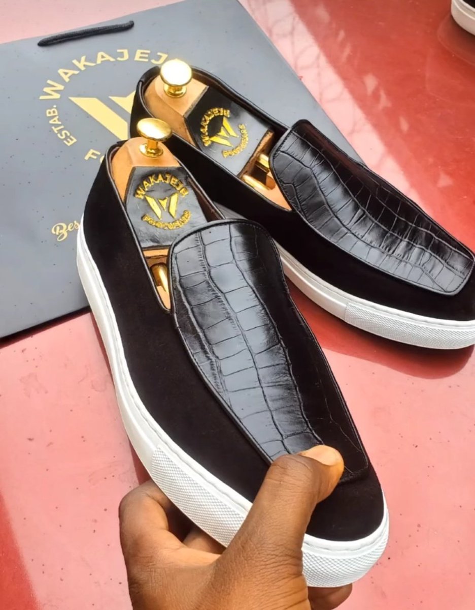 I dare you to show me an outfit that wouldn't pair well with the shoe.