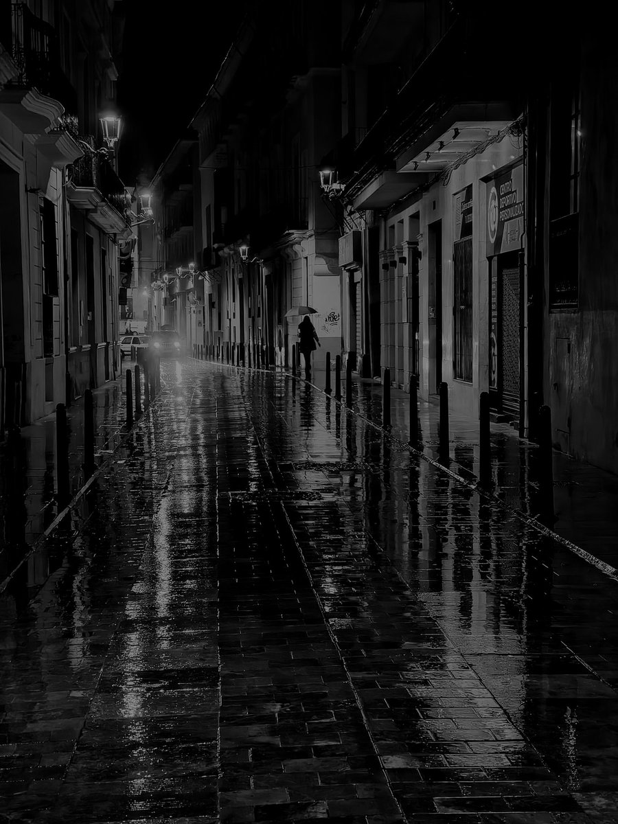 Xàtiva, novembre // Xàtiva, november

#nightphotography #nightimages #nightlife #night #nightcolors #rain #rainyday #rainingday☔️ #raining☔ #rainydays #lluvia #dialluvioso #xàtiva #lacostera #mobilepic #mobilephotography #phonography #picsoftheday #motorolaedge50neo #cityscape