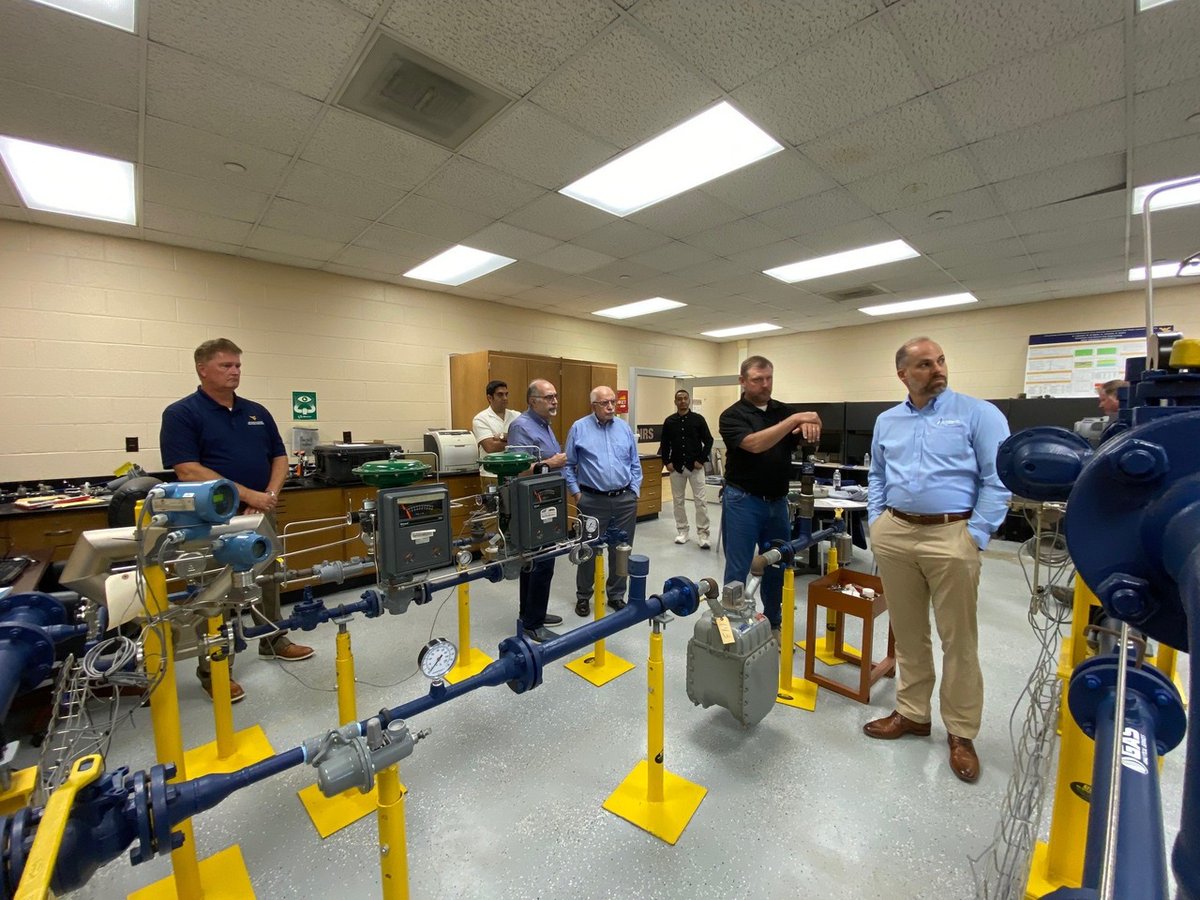 anteromid's tweet photo. Honored to support the future of energy! 

This fall, we donated a gas chromatograph to @wvustatler. With over $4M contributed to @WestVirginiaU and @WVUFoundation, Antero is committed to advancing the next generation of energy engineering. #WVU #EnergyInnovation https://t.co/JHEyAbMViK