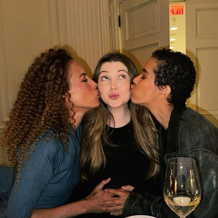 larajisms's tweet image. this is Serious Shit