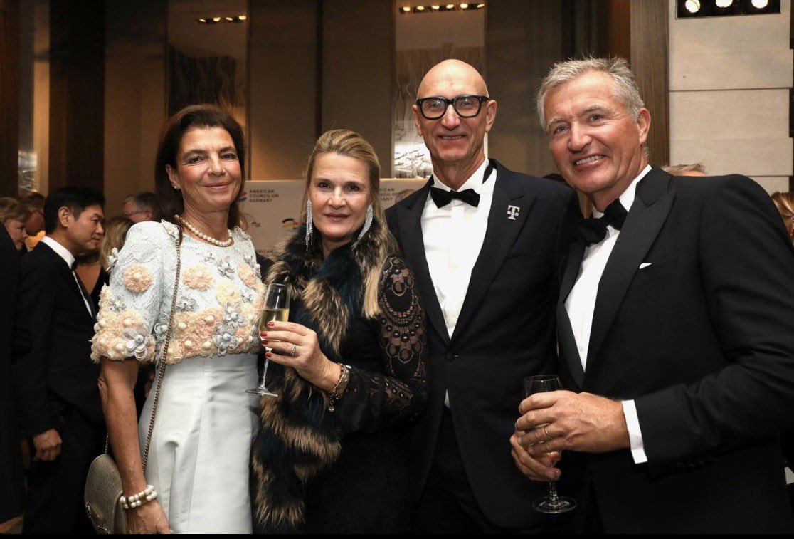 New York offered a week of inspiration - from visionary leaders to moments that sparked new ideas. My highlight was attending the celebration honoring Timotheus Höttges with the John J. McCloy Award, recognizing his impact on transatlantic collaboration and digital innovation.