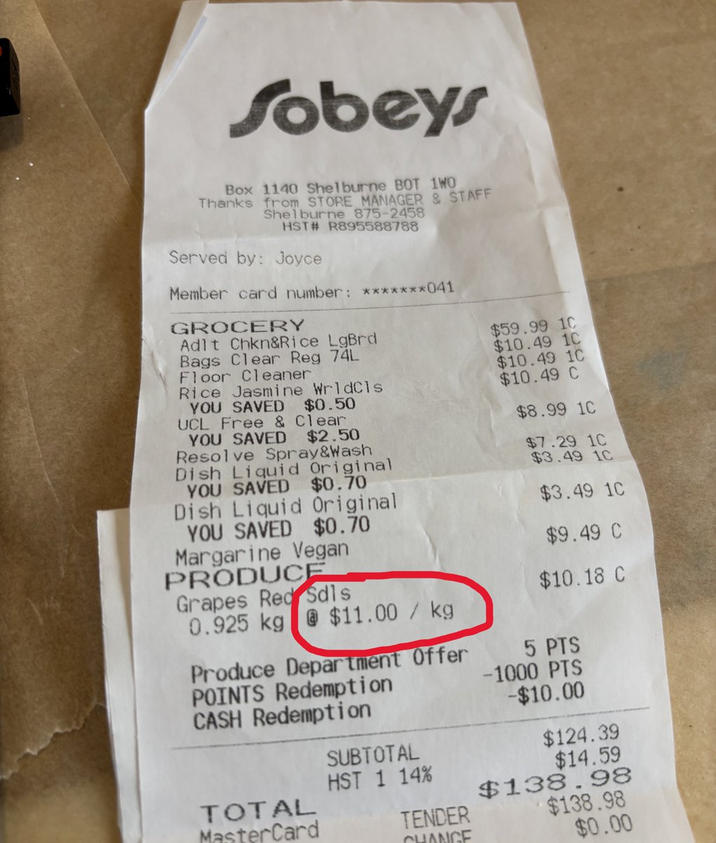 FoodProfessor's tweet image. One reader sent me these pictures. 

I hate this. 

Grapes advertised in imperial at $3.89/lb in big numbers, but charged $11.00/kg at the till — roughly 25% more. 

Please check your receipts. Under the Scanning Code of Practice, you can get these grapes for free when the…