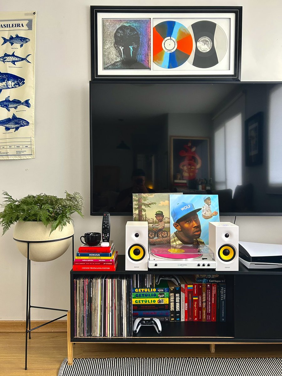 skeptical__x's tweet image. o esquema é se mudar com a esposa o quanto antes