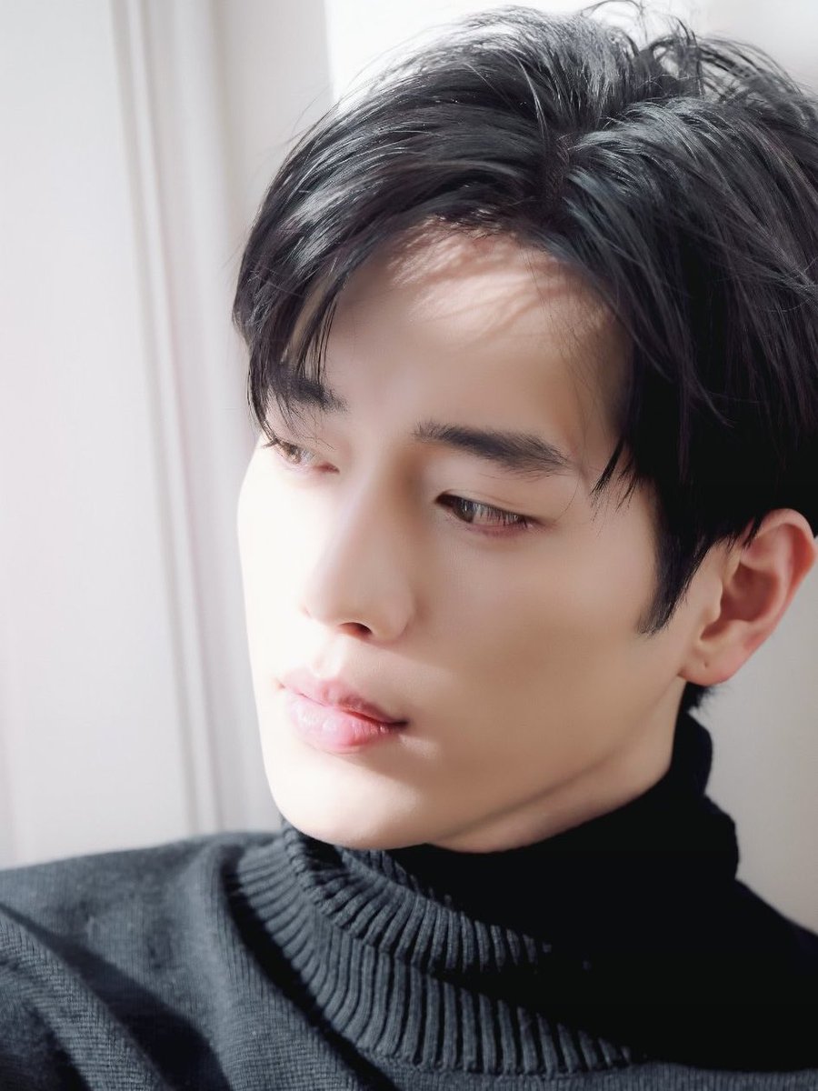 黒のタートル着ててもお顔ちっさい✨️ #ソガンジュン #seokangjun #서강준